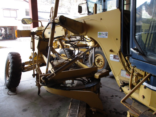 Komatsu GD405A-2 - Image 5