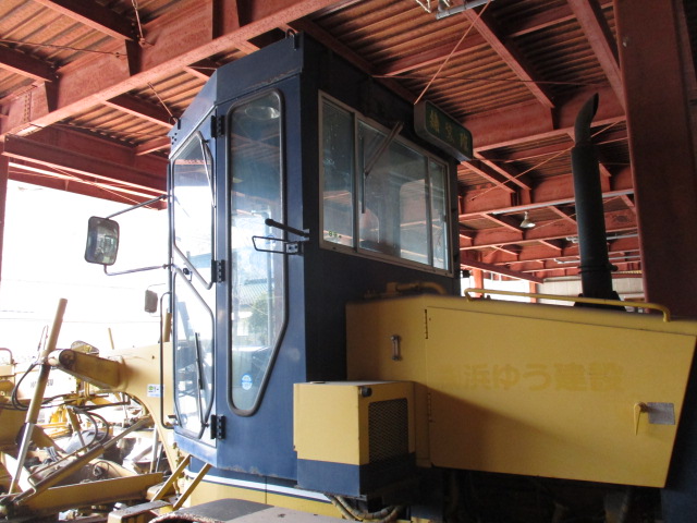 Komatsu GD405A-2 - Image 7