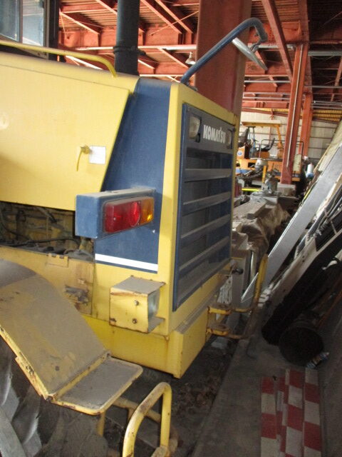 Komatsu GD405A-2 - Image 8