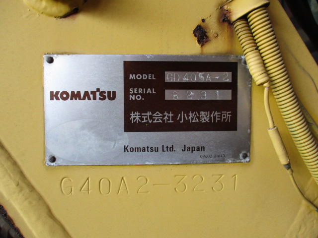 Komatsu GD405A-2 - Image 9