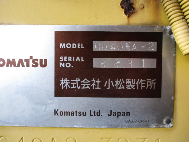 Komatsu GD405A-2 - Image 10