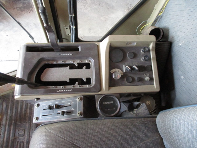 Komatsu GD405A-2 - Image 12