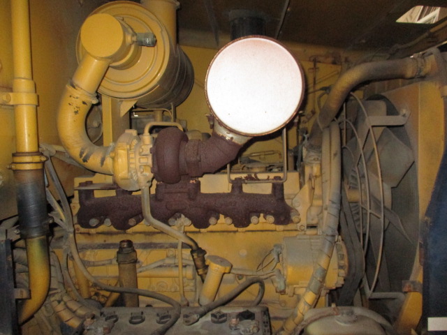 Komatsu GD405A-2 - Image 14