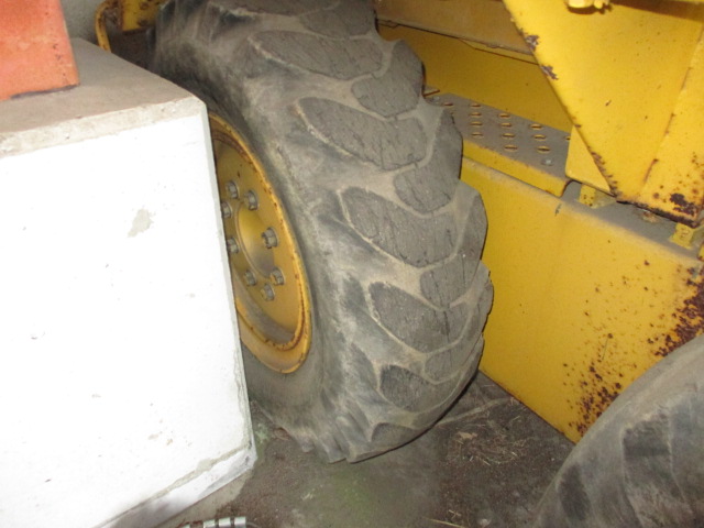 Komatsu GD405A-2 - Image 16