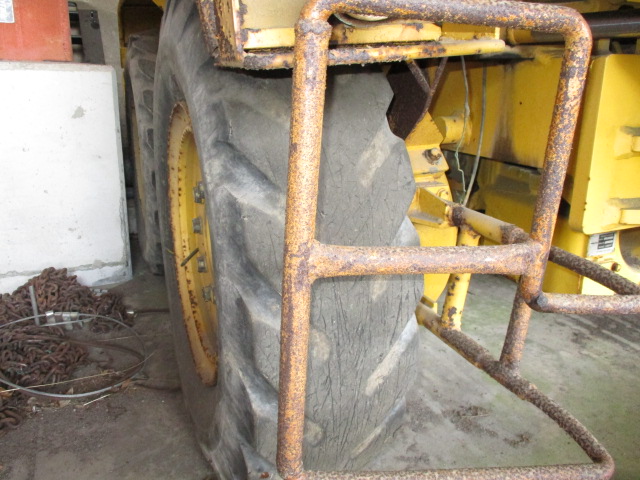 Komatsu GD405A-2 - Image 17