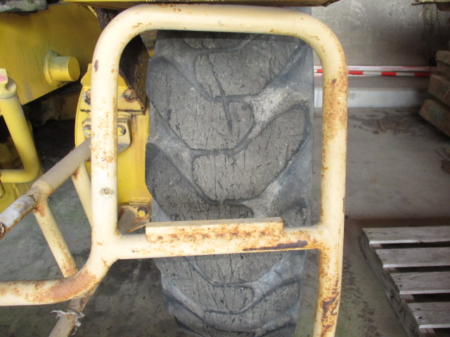 Komatsu GD405A-2 - Image 22