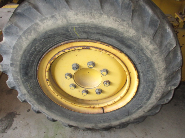 Komatsu GD405A-2 - Image 23