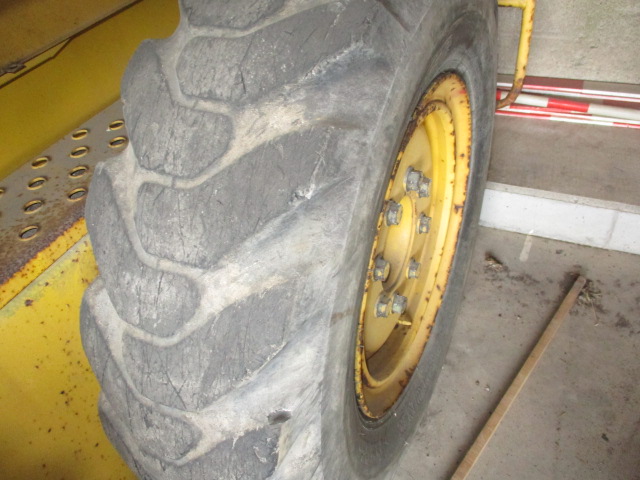 Komatsu GD405A-2 - Image 24