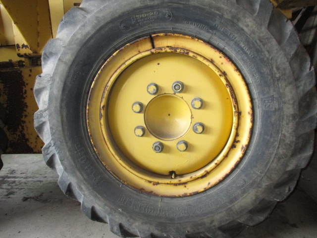 Komatsu GD405A-2 - Image 25