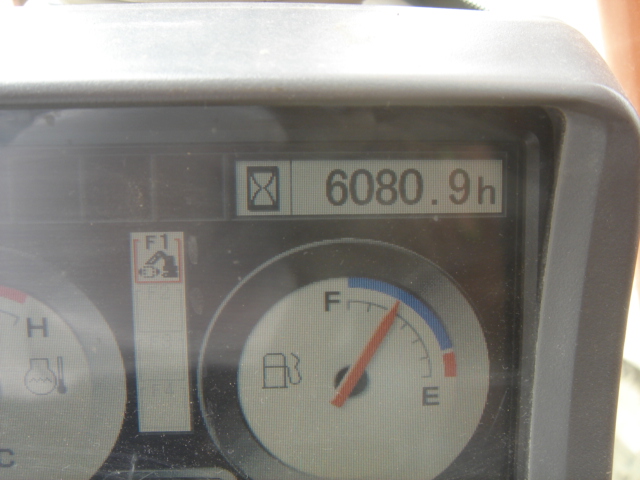 HITACHI ZX350LCH-3 - Image 23